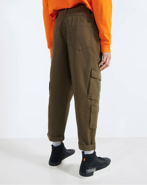 Cargo trousers with chain - Image 2